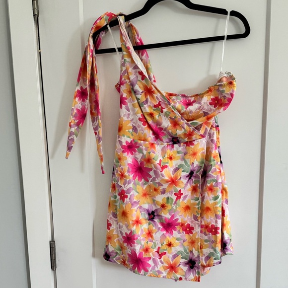 SHEIN Knotted Shoulder Allover Floral Romper - Picture 4 of 6